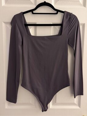 BRAND NEW Aritzia Babaton Square Neck Contour Bodysuit